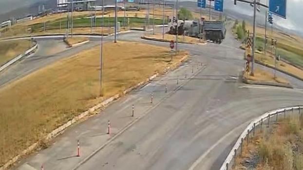 Çorum'da iki TIR'ın çarpıştığı kaza kamerada