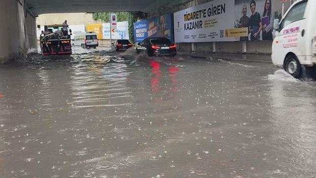 İstanbul'da sağanak; Zincirlikuyu'da alt geçit su içinde kaldı