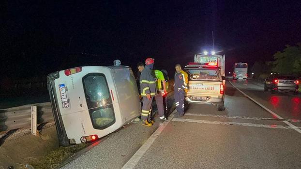 Kastamonu’da orta refüje devrilen hafif ticari araçta kimse bulunamadı