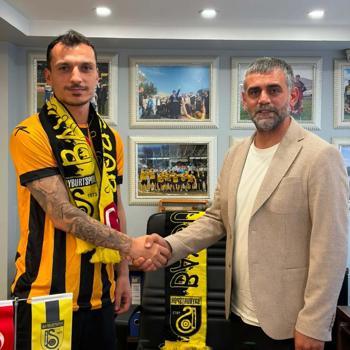 Karşıyaka'dan ayrılan İlyas imzayı attı