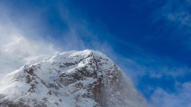 Elbruz Dağı'nda kar fırtınası nedeniyle 5 dağcı hayatını kaybetti