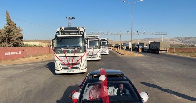 Hatay’da TIR'larla düğün konvoyu
