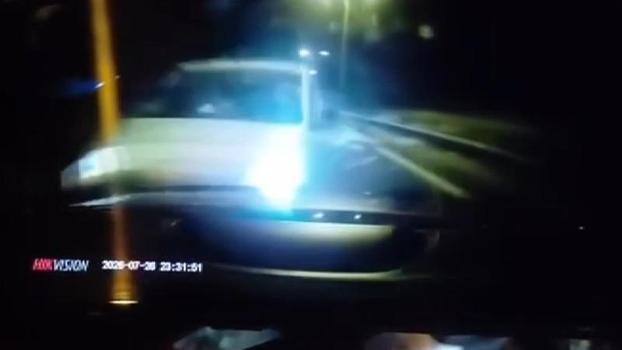 Silivri'de otoyolda otomobile çarpıp önünü kestiler; saldırı kamerada