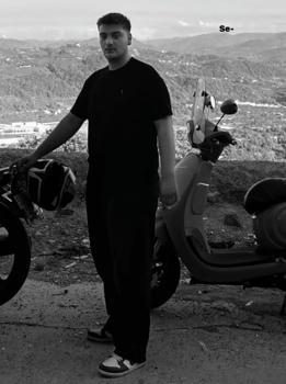 Motosiklet duvara çarptı, genç sürücü öldü