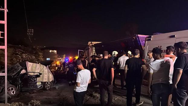 Mardin'de otomobil ile kamyon çarpıştı: 2 ölü, 6 yaralı
