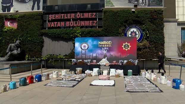 İstanbul'da operasyonlarda ele geçirilen 1 ton 163 kilogram uyuşturucu emniyette sergilendi