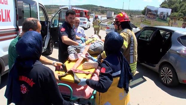Pendik’te iki otomobilin karıştığı kazada 1'i çocuk 2 kişi yaralandı