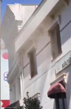 Silivri'de restoranın bacasından yangın çıktı; mahsur kalan 6 kişi kurtarıldı