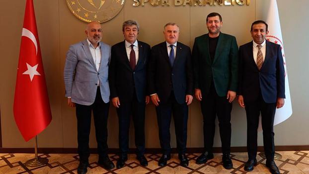 Kayserispor'dan Bakan Bak'a ziyaret