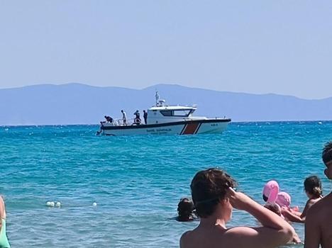 Denizde açığa sürüklenen tatilciyi, Sahil Güvenlik ekipleri kurtardı