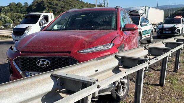 Bolu Dağı Tüneli girişinde otomobil bariyerlere çarptı: 2 yaralı