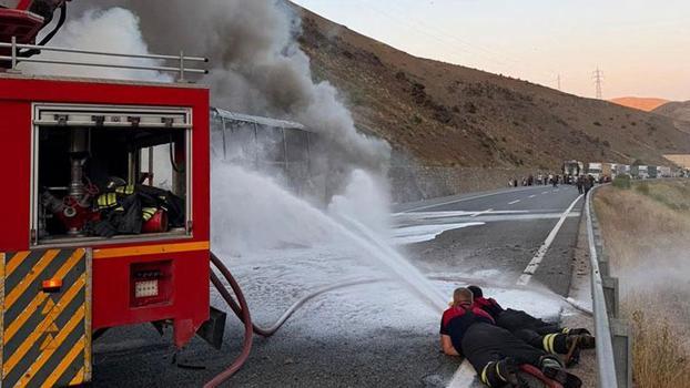 Erzincan’da yolcu otobüsü yandı