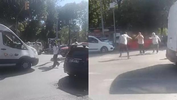 Bayrampaşa’da 'laf atma' kavgasını ayırmak isterken silahla vuruldu: 2 yaralı