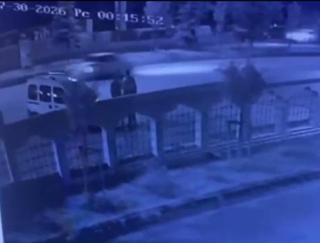 Park halindeki aracın lastiklerini kesip kaçtılar