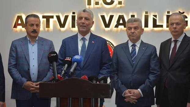 Bakan Bolat: Sarp Gümrük Kapısı'ndan geçişler her geçen gün artmakta
