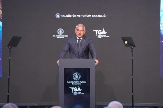 Bakan Ersoy: Turizm geliri ilk 6 ayda 25 milyar 746 milyon dolar oldu