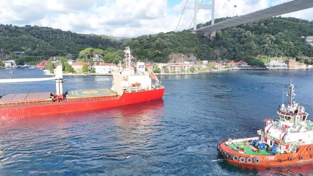 İstanbul Boğazı'nda gemi arızası: trafik çift yönlü askıya alındı -1