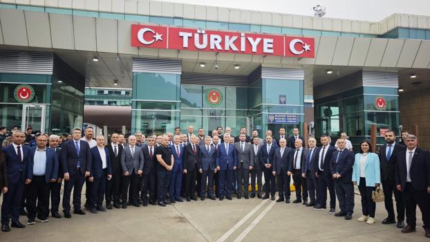 Bakan Bolat: Sarp Gümrük Kapısı'ndan geçişler her geçen gün artmakta (2)