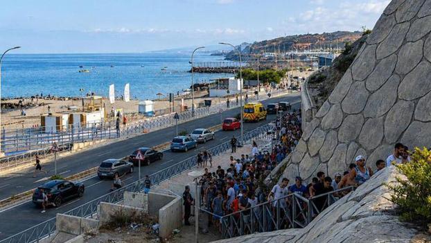 İspanya, göçmenlere karşı deniz bariyeri kurdu