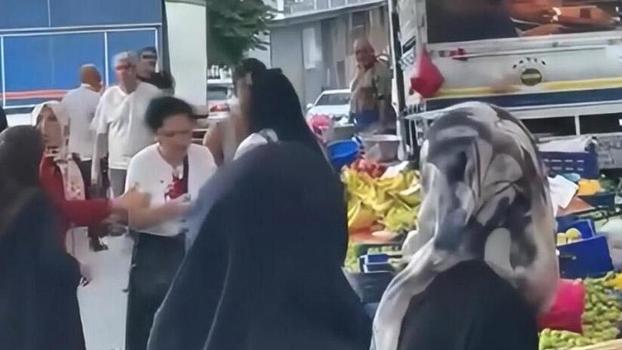 Beyoğlu’nda pazarda 'Ürünlere zarar verdin' kavgası: Kadın başından yaralandı esnaf tutuklandı