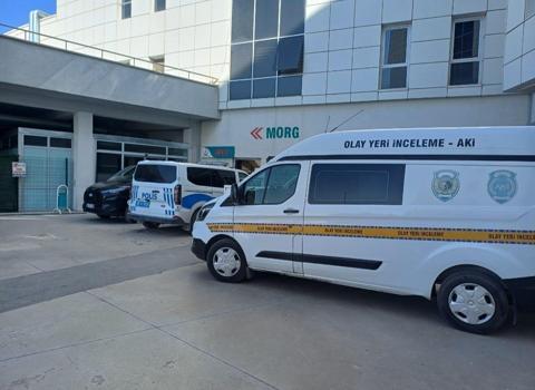 Aksaray'da iki otomobil çarpıştı; anne öldü, baba ile kızı yaralı