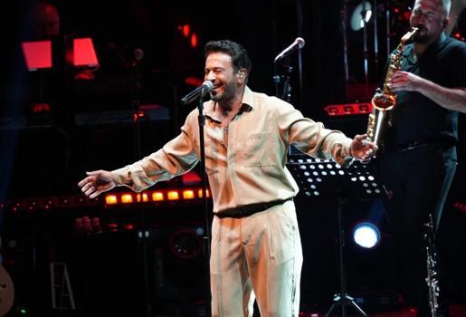 Emre Altuğ, Uluslararası Bursa Festivali’nde sahne aldı