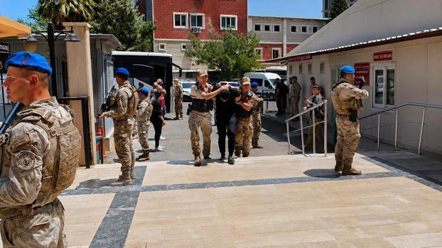 Şanlıurfa'da jandarma kıyafetiyle 13 kilogram altın gasbeden 9 şüpheli adliyede