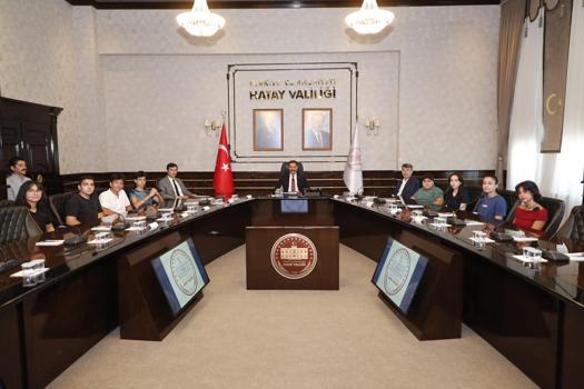 Başarılı öğrencilere plaket