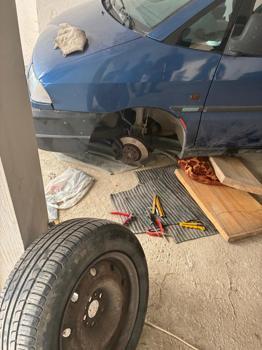 Krikonun kaymasıyla 1,5 tonluk otomobilin altında kalıp, ağır yaralandı