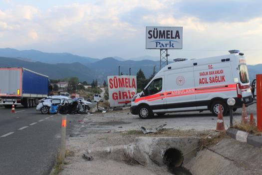 Otomobil menfeze çarptı; aynı aileden 2 ölü, 4 yaralı