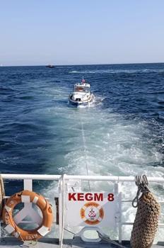 Küçükçekmece açıklarında makine arızası nedeniyle sürüklenen tekne kurtarıldı