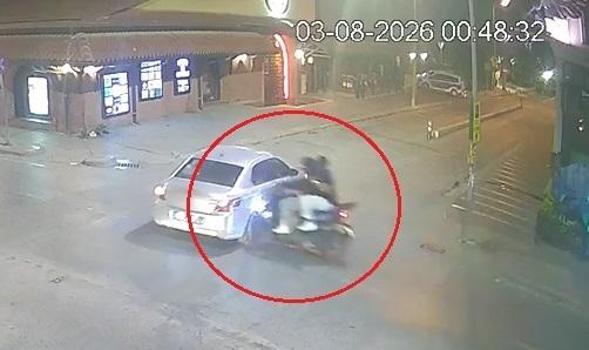 Eskişehir’de motosiklet otomobile çarptı; kaza kamerada