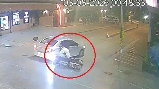Eskişehir’de motosiklet otomobile çarptı; kaza kamerada