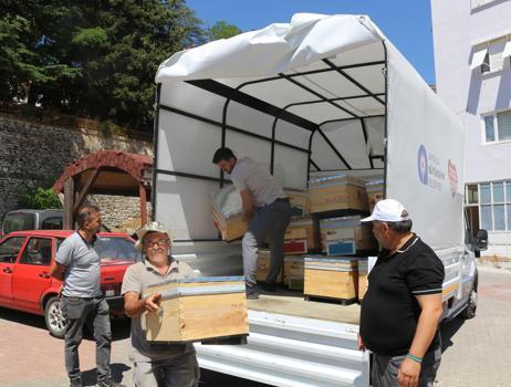 Büyükşehir’den Gündoğmuş ve İbradılı arıcılara bereket kovanı