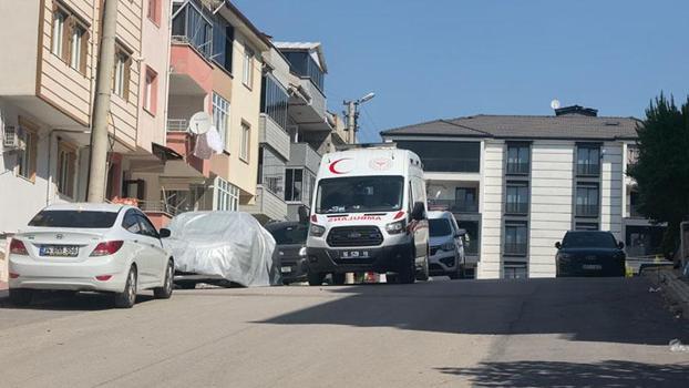 Evinin salonunda kanlar içinde ölü bulundu