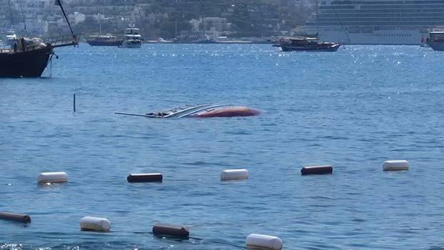 Bodrum'da su alan tekne battı