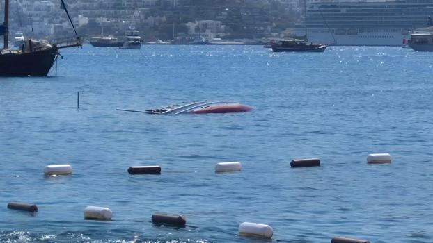 Bodrum'da su alan tekne battı