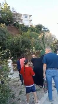 Büyükçekmece'de toprak kayması; mahsur kalanlar var -1