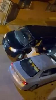 Çekmeköy'de sürücülerin tekmeli yumruklu yol verme kavgası kamerada