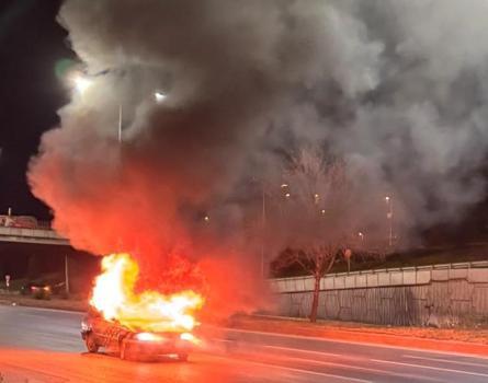 Eskişehir’de seyir halinde alev alan otomobilin sürücüsü yaralandı