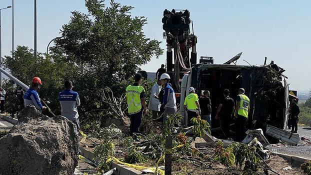 Kayseri’de yolcu otobüsü devrildi; 1 ölü, 23 yaralı