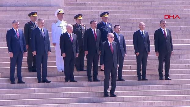 Cumhurbaşkanı Recep Tayyip Erdoğan, Anıtkabir'i ziyaret etti