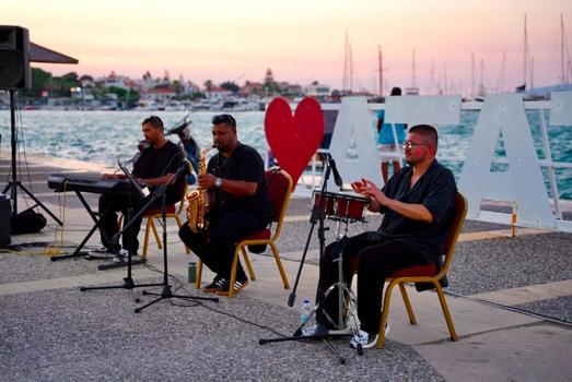 Gün Batımı Konserleri, baştan sona yenilenen Çiftlikköy Sahili'nde