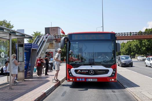 Büyükşehir: Toplu taşıma araçlarının durakta bekleyen yolcuyu almadan geçme hakkı yok