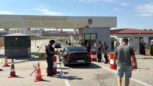 Ümit Özdağ, cezaevindeki Sinem Dedetaş ile Oğuzhan Uğur'u ziyaret etti