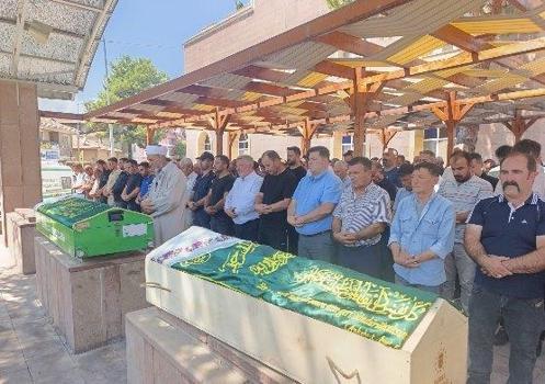 Kazada ölen anne ve kızı Çorum'da toprağa verildi