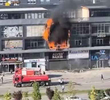 Ankara'da hırdavat dükkanı, yangında kullanılamaz hale geldi