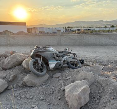 Kayseri'de motosiklet devrildi: 2 yaralı