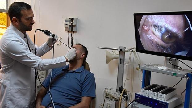 Burundan girilip gözyaşı kanalına yapay tüp yerleştirilen hasta sağlığına kavuştu