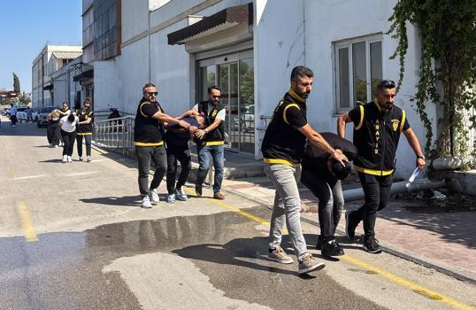 Arsa anlaşmazlığı yaşadığı kişinin husumetlilerine konum gönderdi, saldırıda kendisi de yaralandı